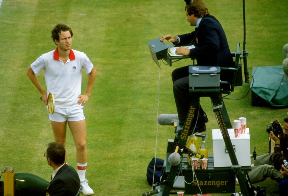 John McEnroe queja al árbitro en final de Wimbledon