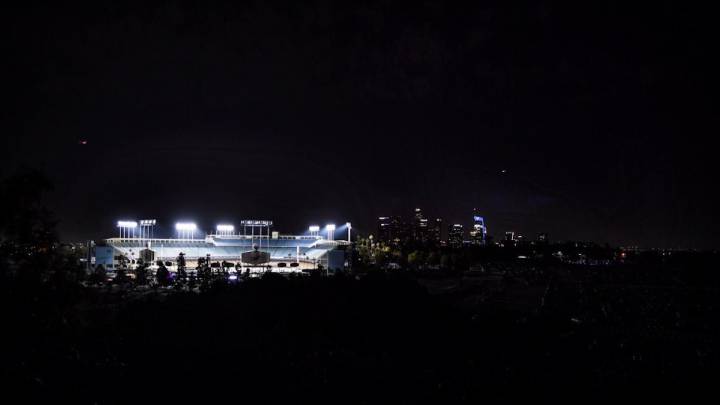 Los Dodgers enciende su estadio 8' 46" en recuerdo a George Floyd