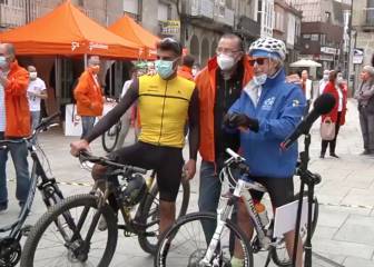 Álvaro Pino y Óscar Pereiro participan en la Caravana Ciclista LGTBI