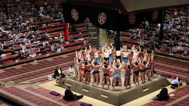 El sumo retorna, y con público, a Japón después de cuatro meses