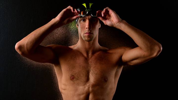 Michael Phelps posa en la sesión de fotos del equipo de natación de Estados Unidos antes de los Juegos Olímpicos de Río 2016.