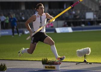 Duplantis no puede con la marca de Bubka al aire libre