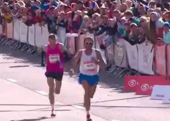 Una burla: el criticado gesto del ganador del Maratón de Moscú