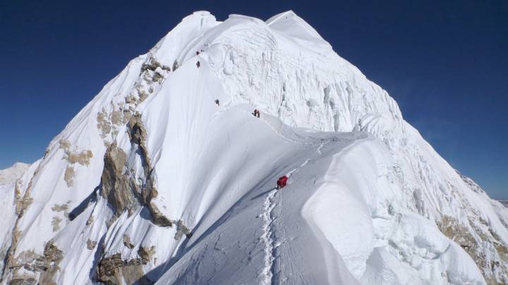 Nepal levanta las restricciones al montañismo