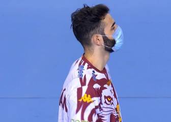 El Ademar gana al Sinfín en el primer partido con mascarillas