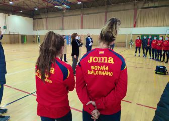 Irene Lozano visita a las Guerreras y rinde tributo a Juan de Dios Román