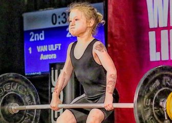 Una niña de 7 años hace historia: levanta 80 kg y es la más fuerte