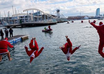 La Copa Nadal, el tradicional y divertido chapuzón en imágenes