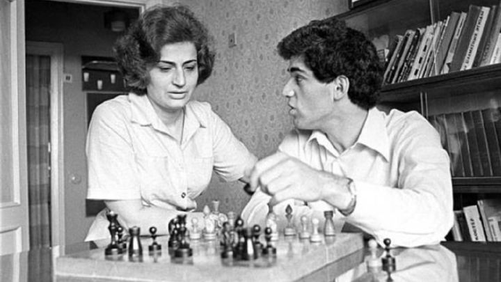 Muere por COVID-19 la influyente madre de Gari Kasparov