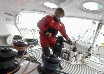 El Maitre Coq IV se acerca al Cabo de Hornos con el Apivia al ataque