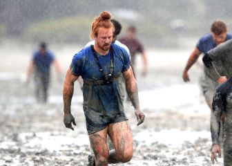 Entrenamiento de Super Rugby entre agua y barro