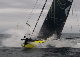 El Apivia supera al Maitre Coq y lidera la Vendée Globe