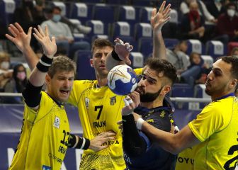 El Ademar saca billetes para Europa a costa del Bidasoa