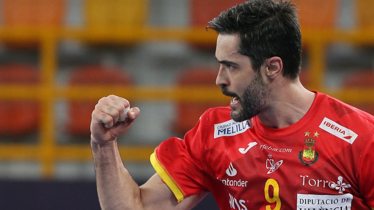 Spain triumphs in Slovakia with record-breaking Raúl Entrerríos