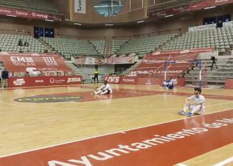 Sentada de O Parrulo antes del encuentro ante ElPozo en defensa de Iago Rodríguez