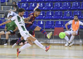 Un solitario gol de Adolfo sirve al Barça para ganar al Córdoba