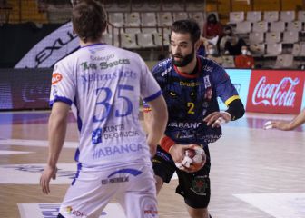 El Ademar vuelve a la victoria ante un Cisne que se desangra