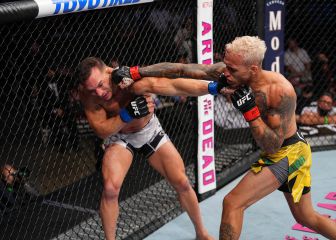 Oliveira se queda el trono de Khabib tras fulminar a Chandler