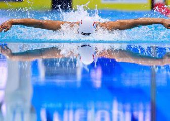 La simetría de nadar sobre un espejo