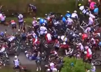 La imprudencia de un espectador cuesta una caída masiva en el Tour