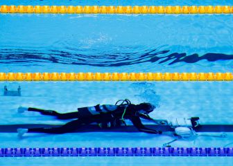 Una cámara subacuática en la piscina olímpica