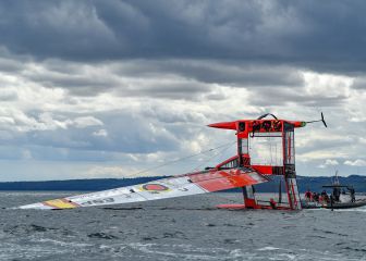 El F50 Victoria rompe una orza, vuelca y vive un día en blanco