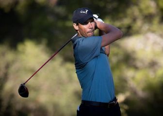 Nadal se olvida de sus problemas físicos jugando al golf