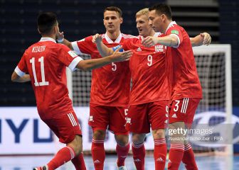 Rusia avanza a octavos y la anfitriona se mete en problemas