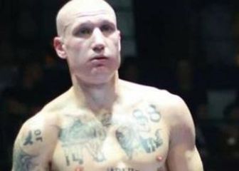 Un boxeador italiano sube al ring cubierto de tatuajes nazis