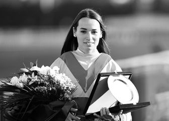 La jocketta húngara Eszter Jeles muere a los 21 años tras una caída en una carrera