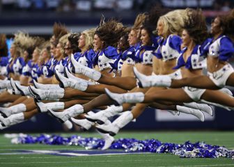 Las cheerleaders de los Cowboys deleitan a su afición