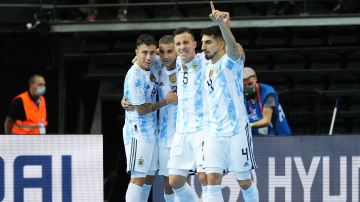 Argentina deja fuera a Brasil en un partidazo de talla mundial