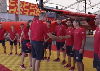 El Rey se sube a bordo del F50 en Cádiz junto a la tripulación española del SailGP