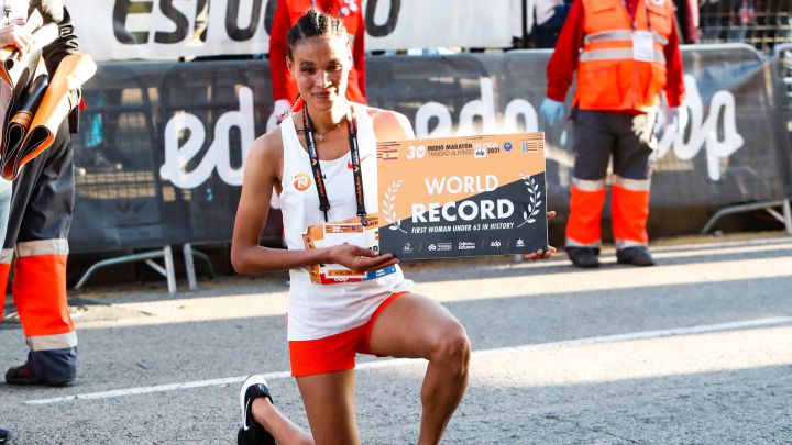 Letesenbet Gidey hace añicos el récord del mundo en Valencia
