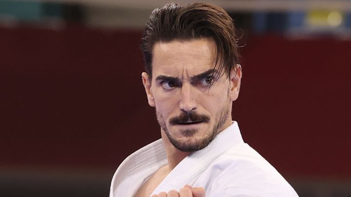 El karateka español Damián Quintero compite durante la final de kata masculino en los Juegos Olímpicos de Tokio.