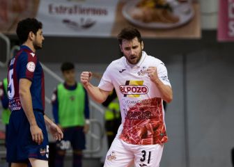 ElPozo sale victorioso en un partido caótico ante el Levante