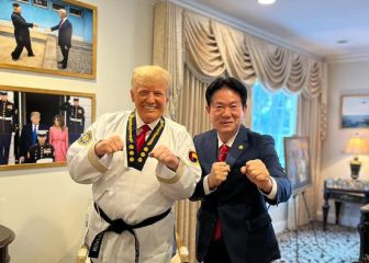 Donald Trump recibe el rango más alto de taekwondo... sin luchar