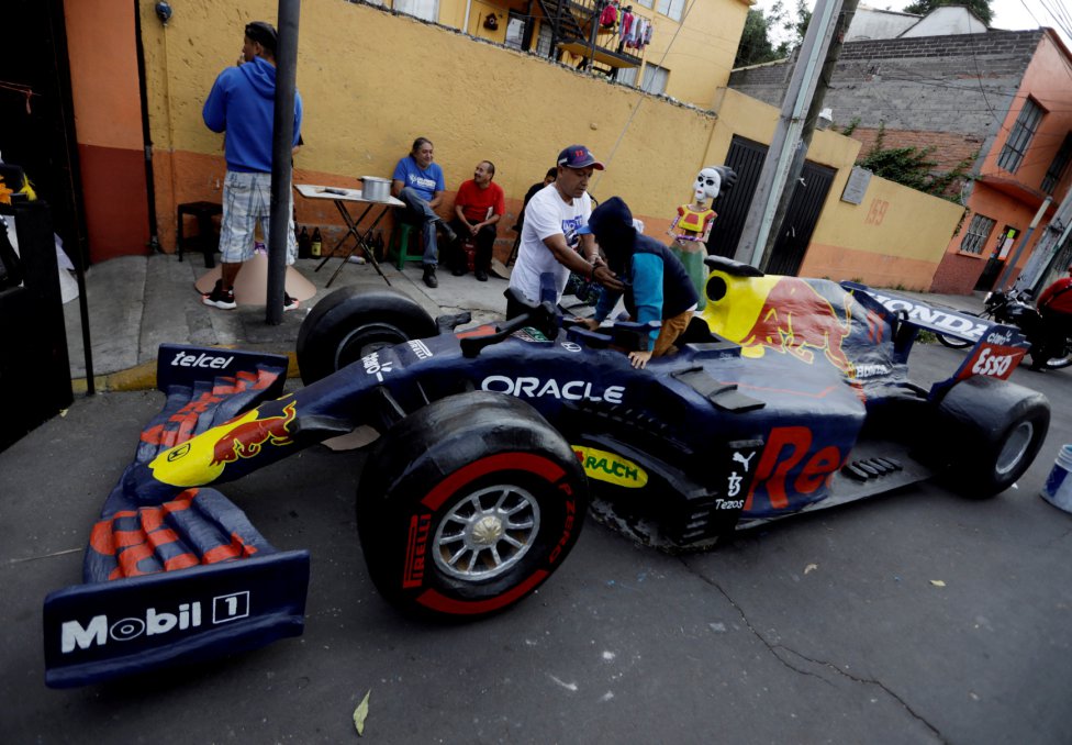 Un Red Bull de cartón para celebrar la F1 en México