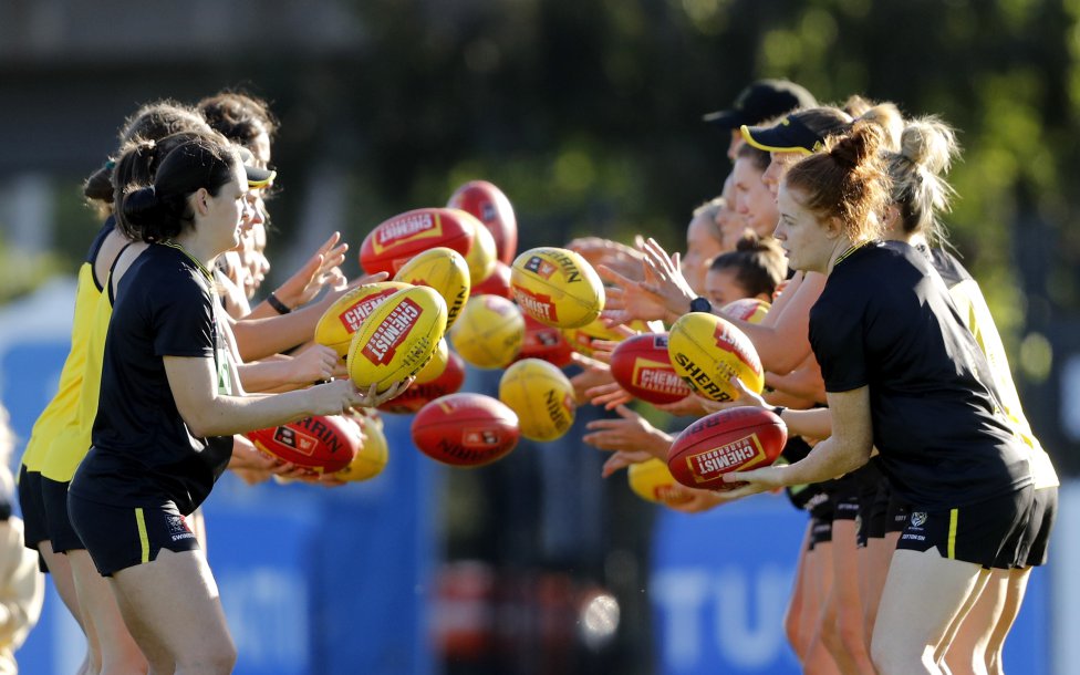 Juegos malabares con balones de rugby