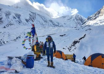 Alex Txikon ya monta el campo base para subir al Manaslu