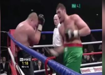Una figura mundial del boxeo pegándose a sí mismo un puñetazo brutal en combate