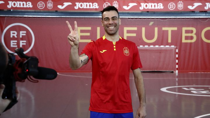 Sergio Lozano vuelve a lo grande con España en la Eurocopa