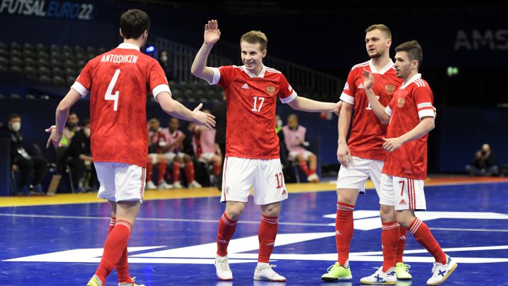 Rusia empieza la Eurocopa con una goleada ante Eslovaquia