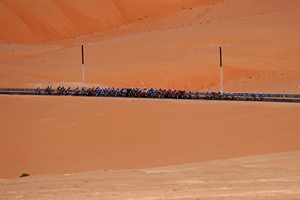 Ciclismo y arena en el Tour de Emiratos Árabes Unidos