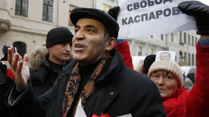 Kasparov: "Dejen de llamar presidente a Putin, es un dictador"