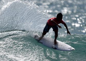 Surcando las olas en Bali