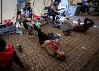 Exhaustos tras la batalla de la maratón Des Sables