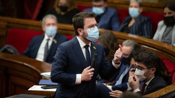 El presidente de la Generalitat, Pere Aragonès, en un pleno del Parlament de Cataluña, en el Parlament, a 6 de abril de 2022