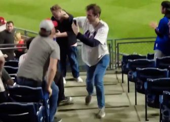 Se va a mofar de su rival grabándole con el móvil y lo que le sucede muchos lo aplauden