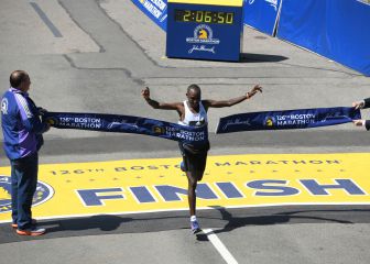 Chebet y Jepchirchir se coronan en la maratón de Boston
